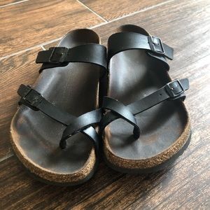 Black Mayari Birkenstock’s!!!
